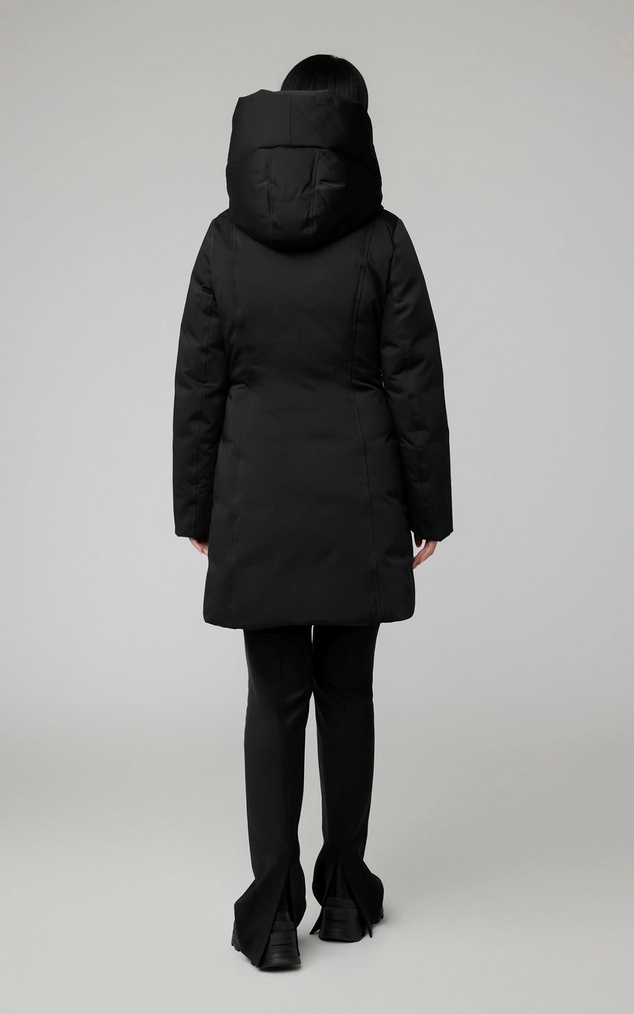 Camelia Slim fit classic down coat with large hood Soia Kyo